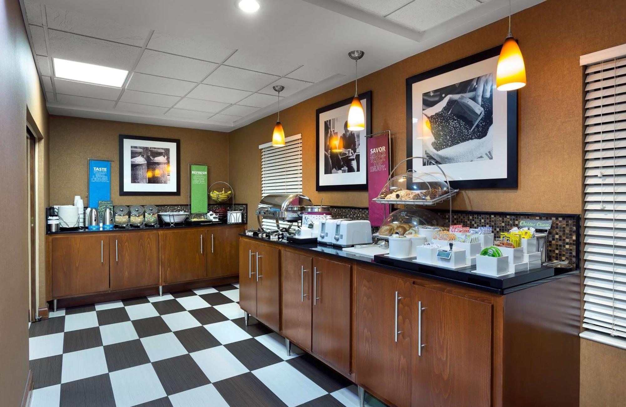 Hampton Inn Хелен Экстерьер фото